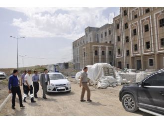 Kaymakam Ayca Ve İl Sağlık Müdürü Bodakçı, Hastane İnşaatında İncelemelerde Bulundu