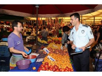 Karşıyaka’da Pazarcılara Etiket Ve Evrak Uyarısı