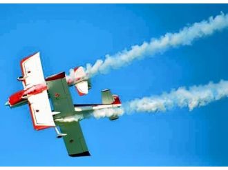 İtalya’da Akrobasi Uçaklarının Kazası Kameraya Yansıdı