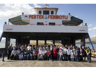 Öğrenci Ve Öğretim Görevlileri Feribotla Baraj Gölünü Gezdi