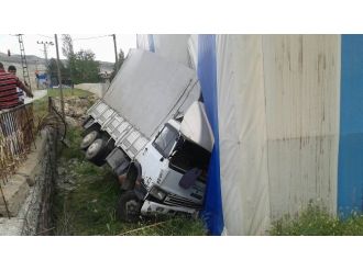 Freni Patlayan Kamyon Dehşet Saçtı: 1 Ölü, 3 Yaralı