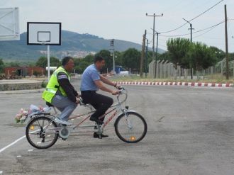 Kaymakam Görme Engelliyi Bisiklet İle Gezdirdi