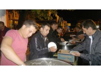Başkan Çalışkan, Kandil Helvası Dağıttı