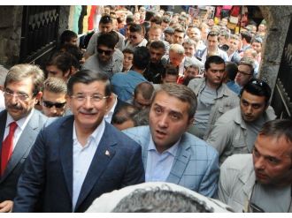 Başbakan Davutoğlu, Sahaflar Çarşısı’nı Gezdi