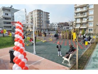 Buca’ya Nazım Hikmet Heykeli