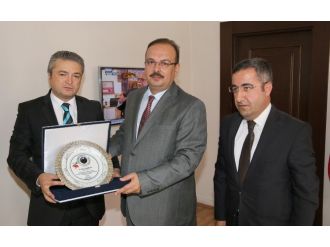 Hatso Başkanı Taş’tan Vali Canbolat’a Plaket