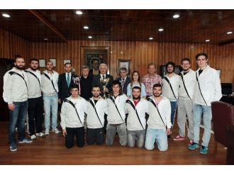 Şampiyon Takım, Başarılarını Rektör Koçak İle Paylaştı