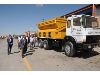 Niğde Belediyesi Araç Parkuruna Asfalt Yama Aracı Kazandırdı