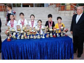 Gaziantep Kolej Vakfı Satrancın Şampiyonlarını Ödüllendirdi