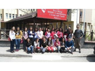 Öğrenciler Huzurevi Sakinlerini Ziyaret Etti