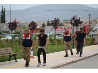 Çaldıkları Otomobille Hırsızlık Yaparken Yakalandılar