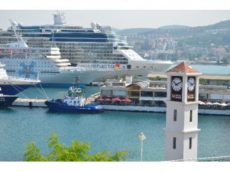 Kuşadası’ndaki Saat Kulesi Yenilendi