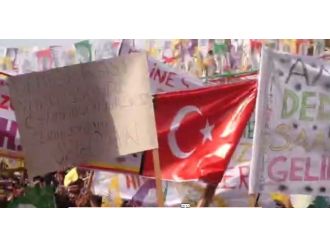 Hdp’nin Batman Mitinginde Türk Bayraklı Pankart Açıldı