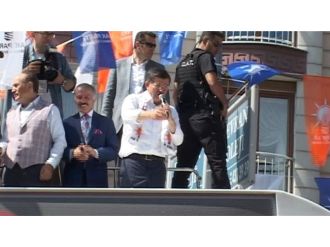 Yolu Kesip Davutoğlu’na Miting Yaptırdılar