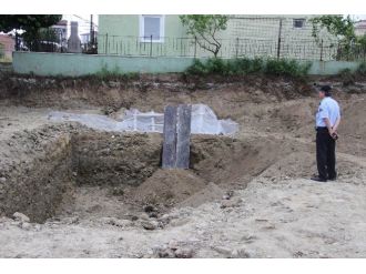 Tarihi Mezarda Kazı Çalışmaları Yarına Ertelendi