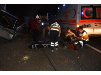 Minibüs Tır’a Çarptı:2 Ölü,1 Ağır Yaralı