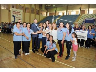 Voleybol Turnuvasında Şampiyon Belli Oldu