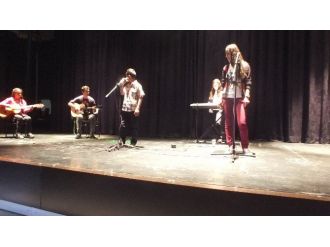 Köy Öğrencilerinden Müzik Dinletisi