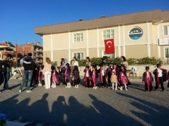Anaokulu Öğrencilerinden Mezuniyet Programı