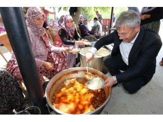 Başkan Yaralı Hayır Yemeğinde Yemek Dağıttı