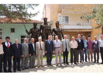 Efsane Kaymakamın Oğlu Ve Torunundan Demirci’ye Ziyaret