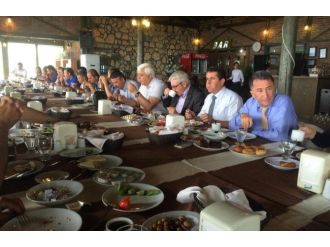 Başkan Saka Ve Muhtarlar Toplantıda Bir Araya Geldi