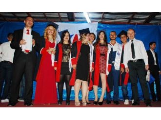 Nizip Meslek Yüksekokulunda Mezuniyet Coşkusu