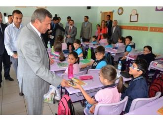 Öğrencilere Kuru Üzüm Dağıtıldı