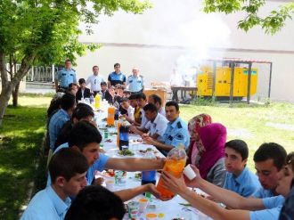 Yunak’ta Polislerle Öğrenciler Etkinlikle Bir Araya Geldi