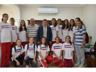 Aydınlı Bayan Voleybolcular Adını Finale Yazdırdı