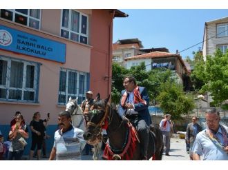 Kaymakam Atçı Önce Ata Bindi Sonra Keşkek Dövdü