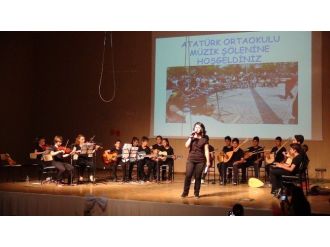 Öğrencilerden Geleneksel Müzik Dinletisi