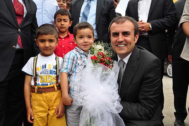 Ünal: “Apoyu Asın Diye İp Sallayan Mhp, Şimdi Hdp İle İp Atlıyor”