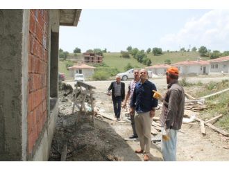 Tosya Kaymakamı Suluca Afet Konutlarında İncelemede Bulundu