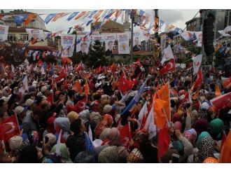 Başbakan Davutoğlu: “Kılıçdaroğlu’na Verecek 4 Yıl Değil 4 Dakikamız Bile Yok”