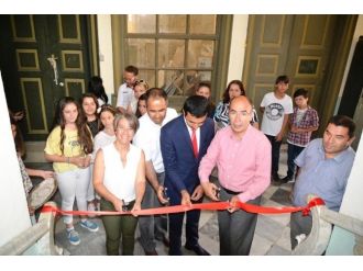Harçlıklarını Taştan Çıkarmak İçin Sergi Açtılar