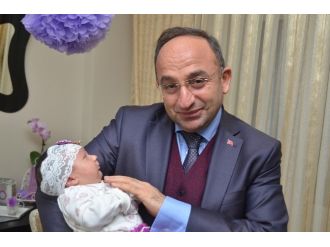 Üzülmez’den ‘Hoş Geldin Bebek’ Sürprizi