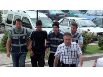 17 Bin Lira Değerinde Kuş Çalan Şüpheliler Tutuklandı