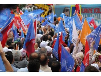 Başbakan Davutoğlu: “Karnelerini Ellerine Verir Tatile Çıkarırız”