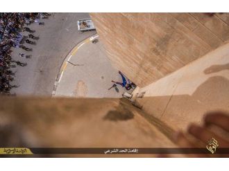 Işid Eşcinsel Şahsı 30 Metreden Aşağı Attı