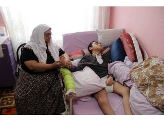 Havalandırma Boşluğuna Düşerek Yatalak Kalan Taha Yardım Bekliyor