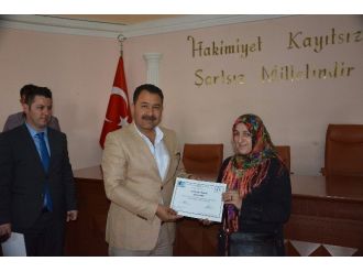 Uygulamalı Girişimcilik Sertifikaları Kursiyerlere Verildi