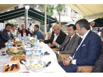 Kapalı Çarşı Esnafından Zırhlıoğlu’na Destek