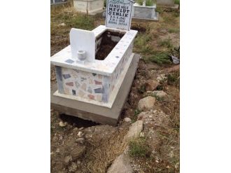 Mezarları Sel Götürdü