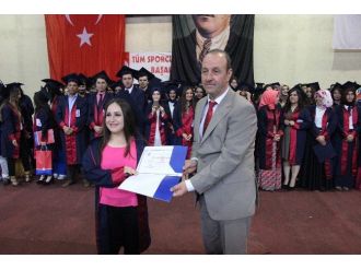 Çarşamba Myo Öğrencilerinin Mezuniyet Sevinci