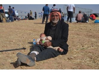 Sınırda Bekleyen Suriyeliler Türkiye’ye Geçiyor