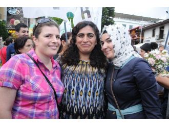 Hdp’liler Kadına Şiddeti Protesto Etti