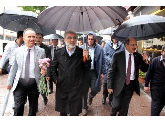 Bakan Yıldız Kayseri’de Esnafı Ziyaret Etti