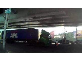 Kamyon Motosiklete Böyle Çarptı
