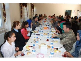 Teog Sınavında Başarılı Olan Öğrenciler Kahvaltıda Buluştu